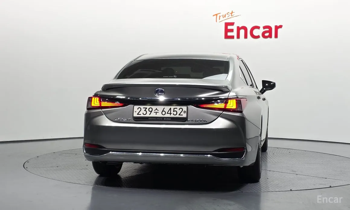 Фото 4 - Lexus ES