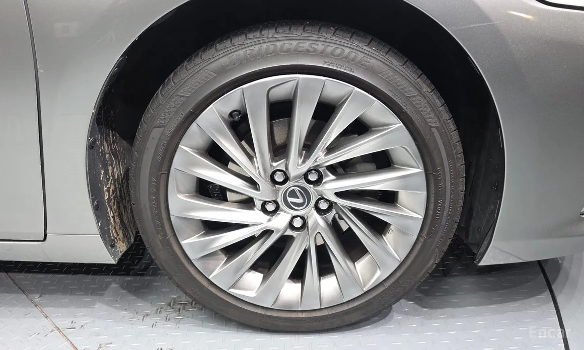 Фото 5 - Lexus ES