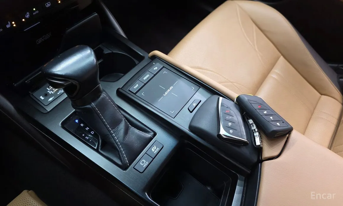 Фото 9 - Lexus ES