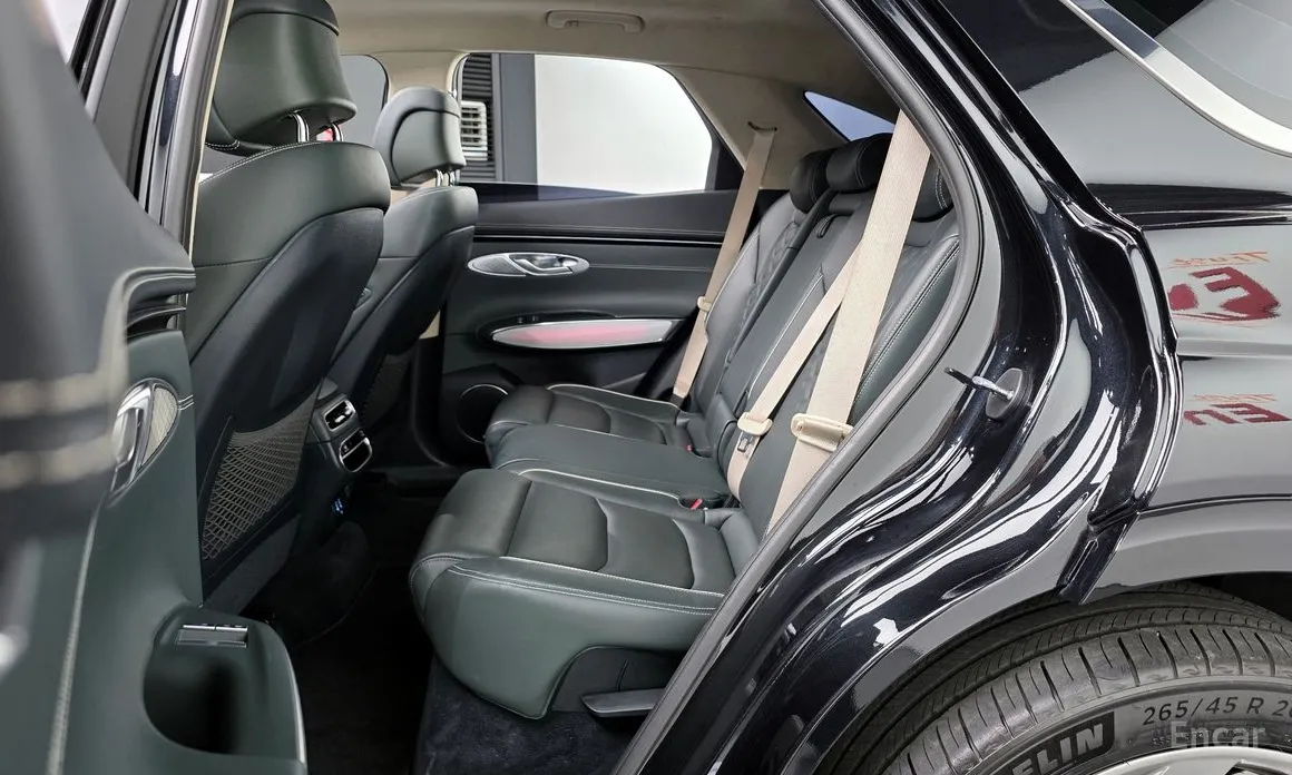 Фото 12 - Genesis GV70