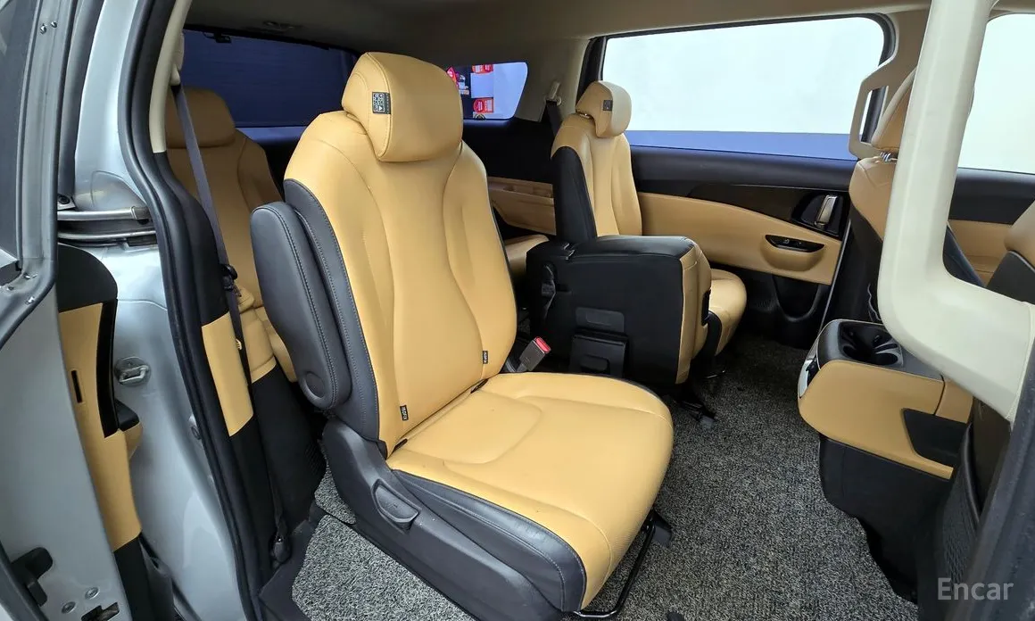 Фото 12 - Kia Carnival