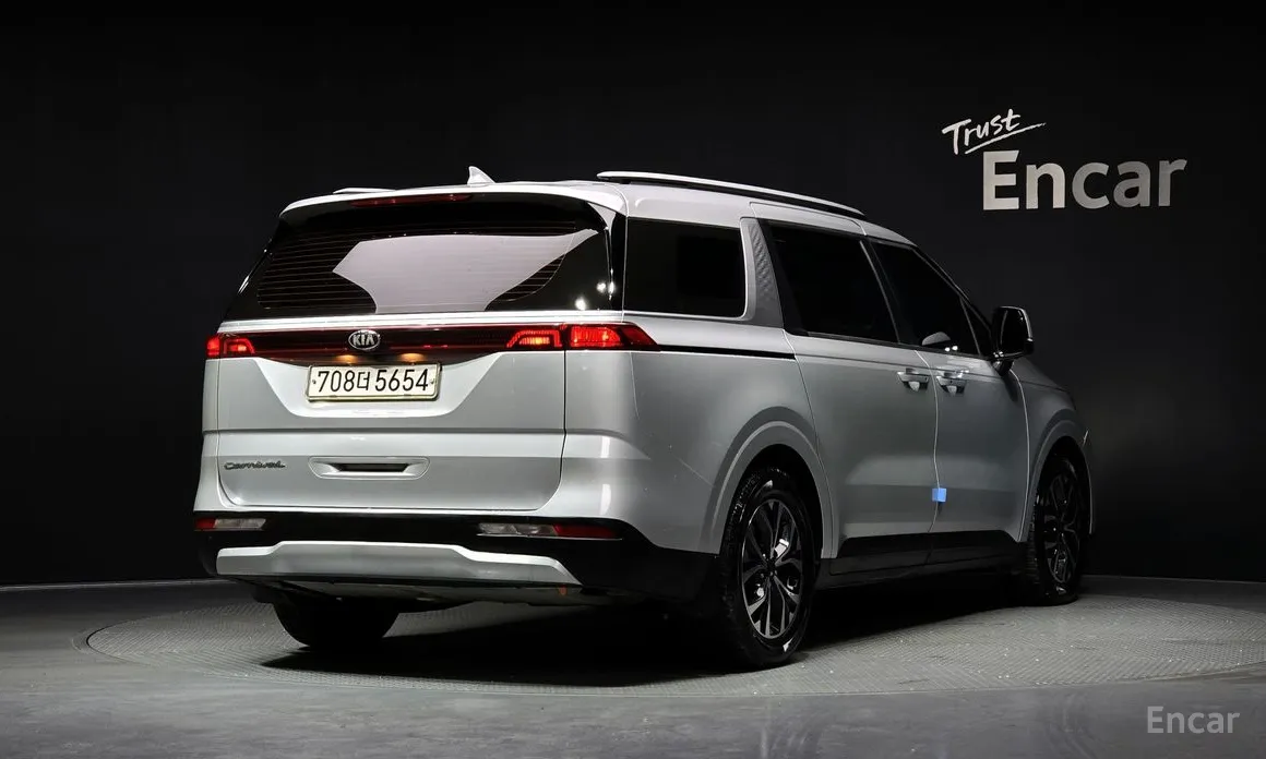 Фото 2 - Kia Carnival