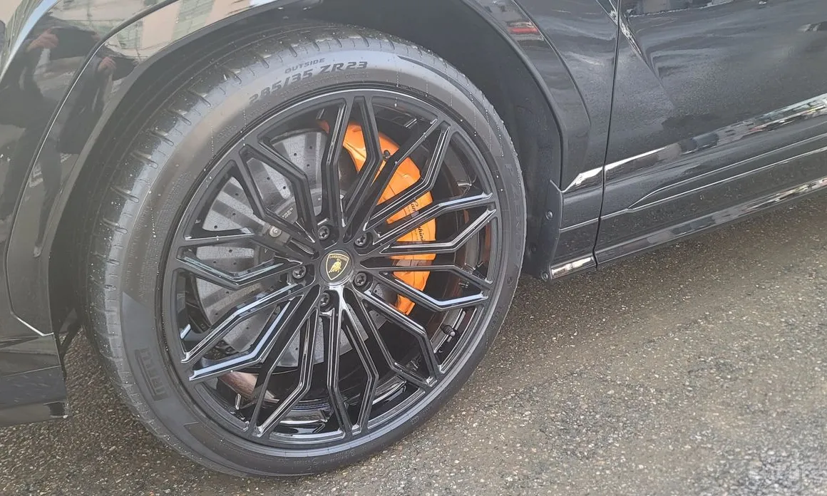 Фото 11 - Lamborghini Urus