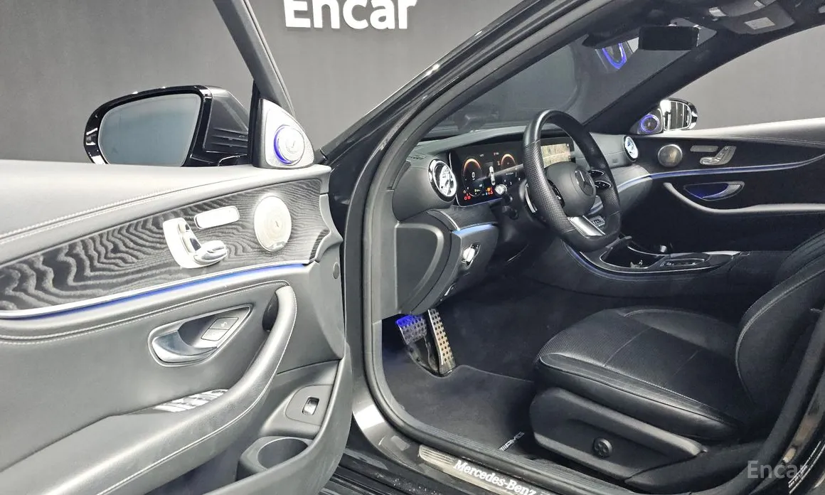 Фото 10 - Mercedes-Benz E-Class