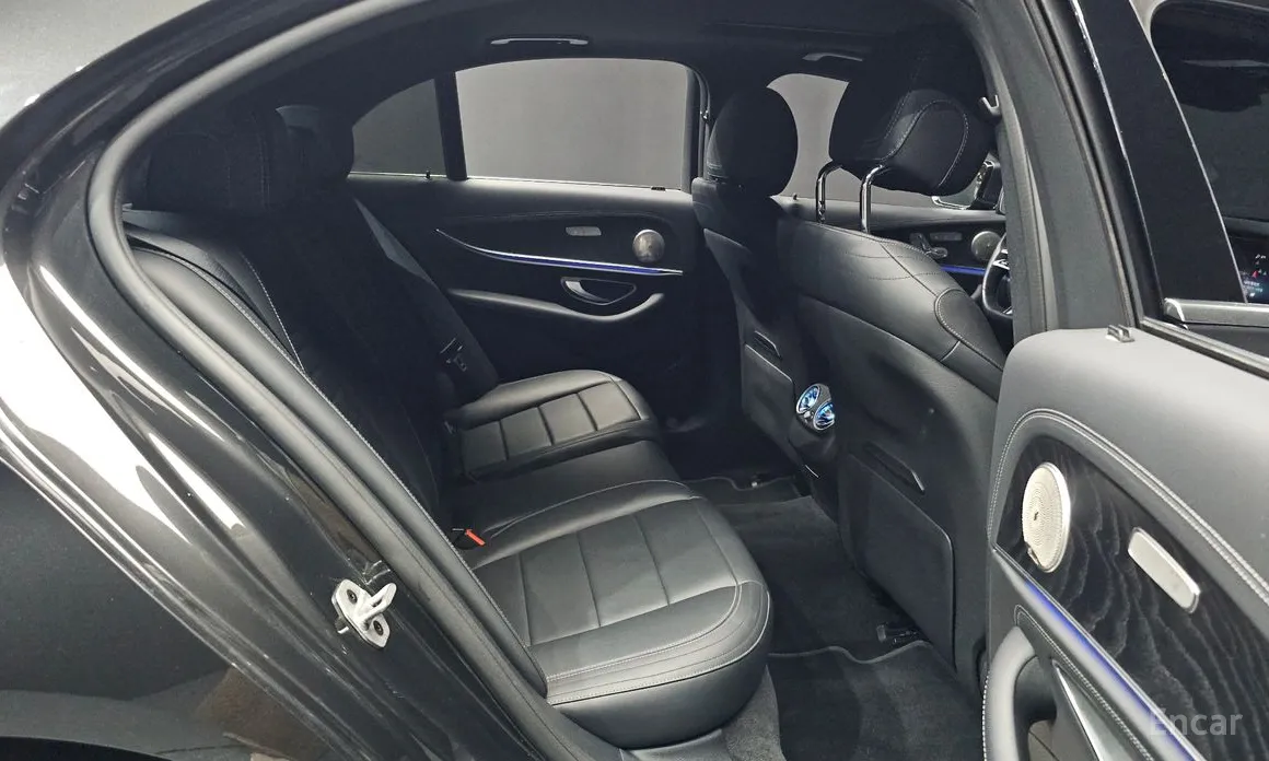 Фото 12 - Mercedes-Benz E-Class