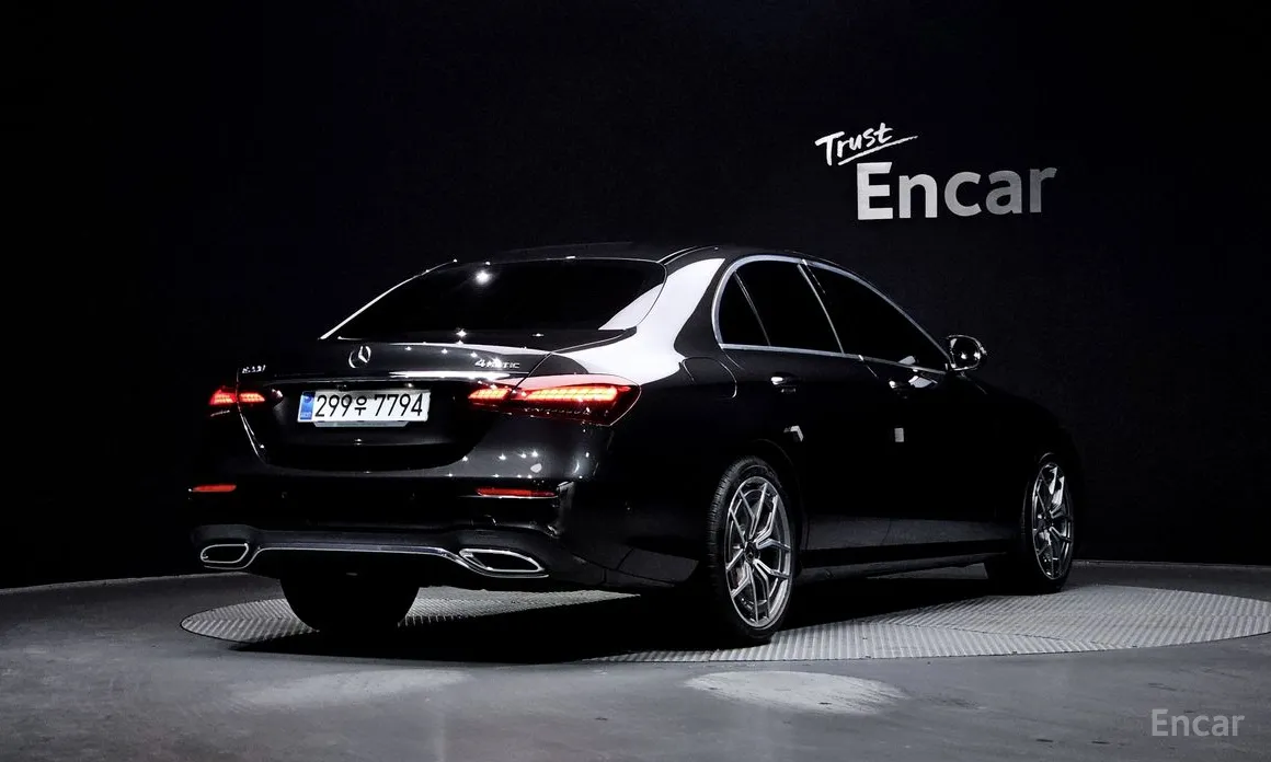 Фото 2 - Mercedes-Benz E-Class