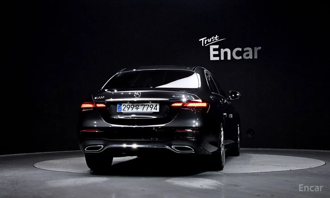 Фото 4 - Mercedes-Benz E-Class