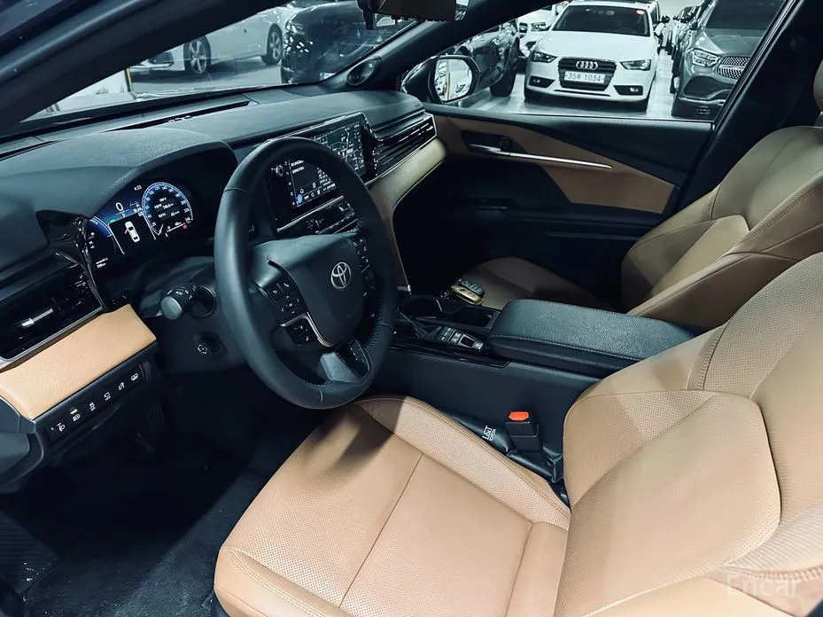 Фото 10 - Toyota Camry