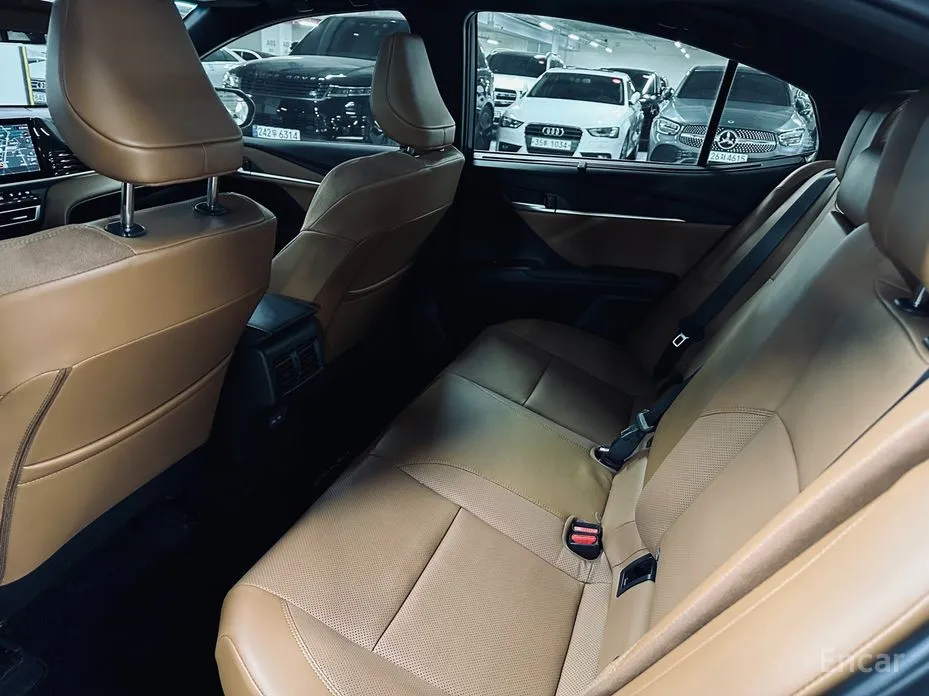 Фото 11 - Toyota Camry