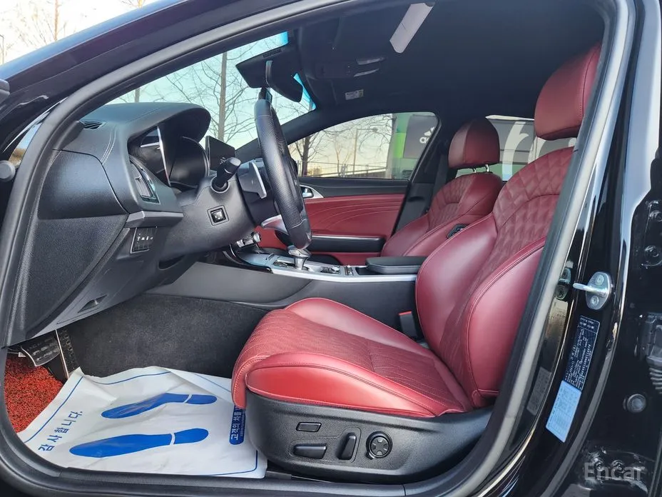 Фото 10 - Kia Stinger