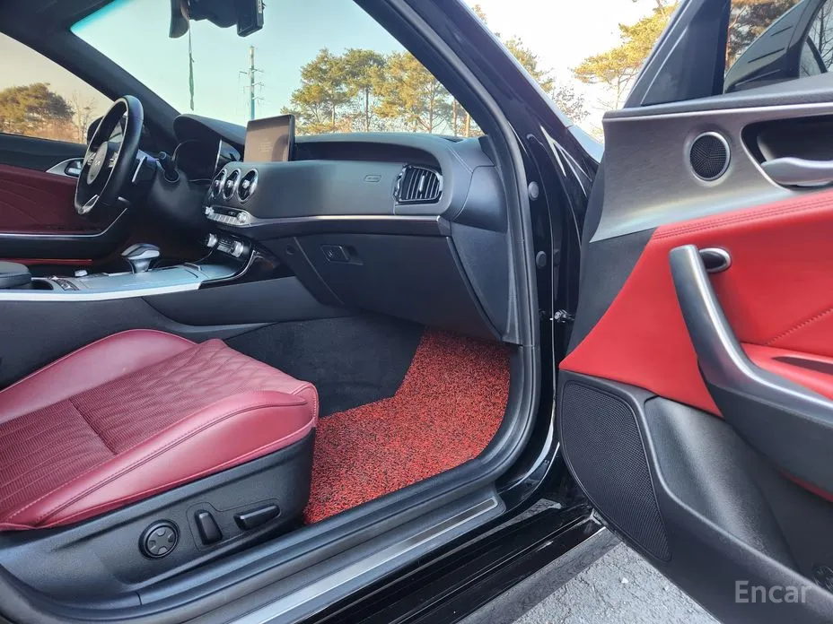 Фото 11 - Kia Stinger