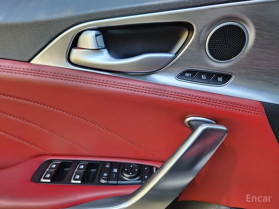 Фото 16 - Kia Stinger