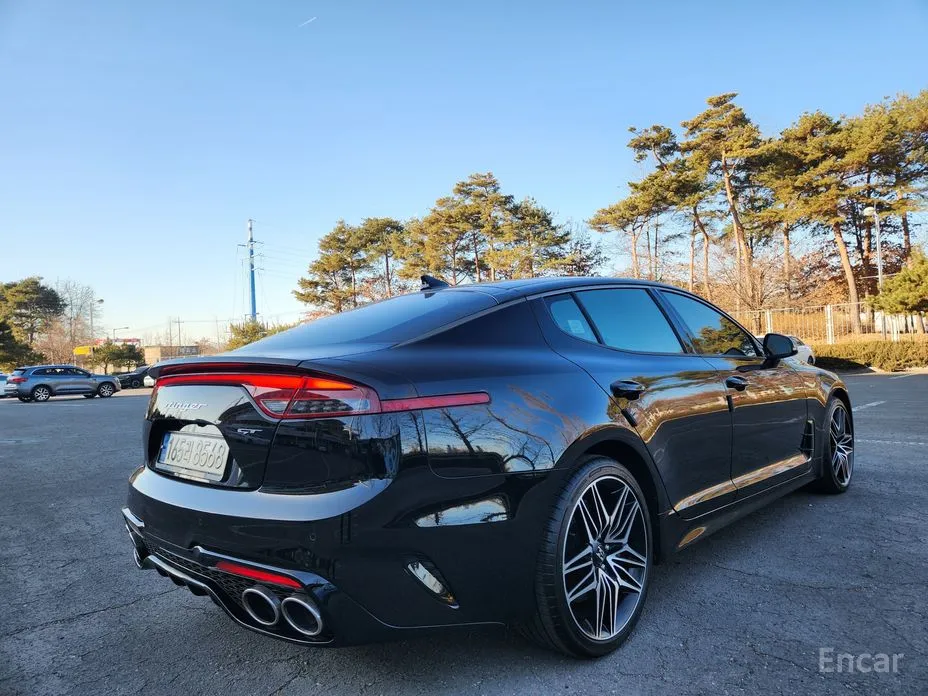 Фото 2 - Kia Stinger