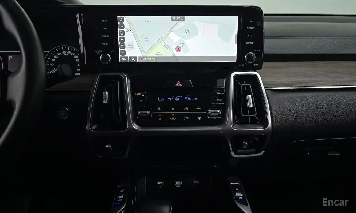 Фото 14 - Kia Sorento