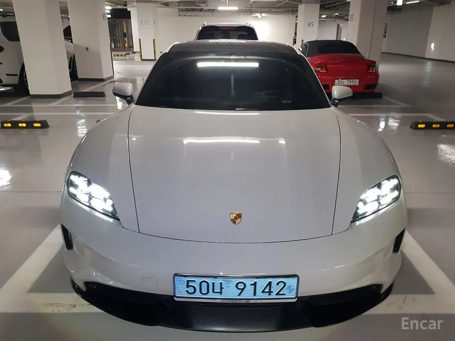 Фото 2 - Porsche Taycan