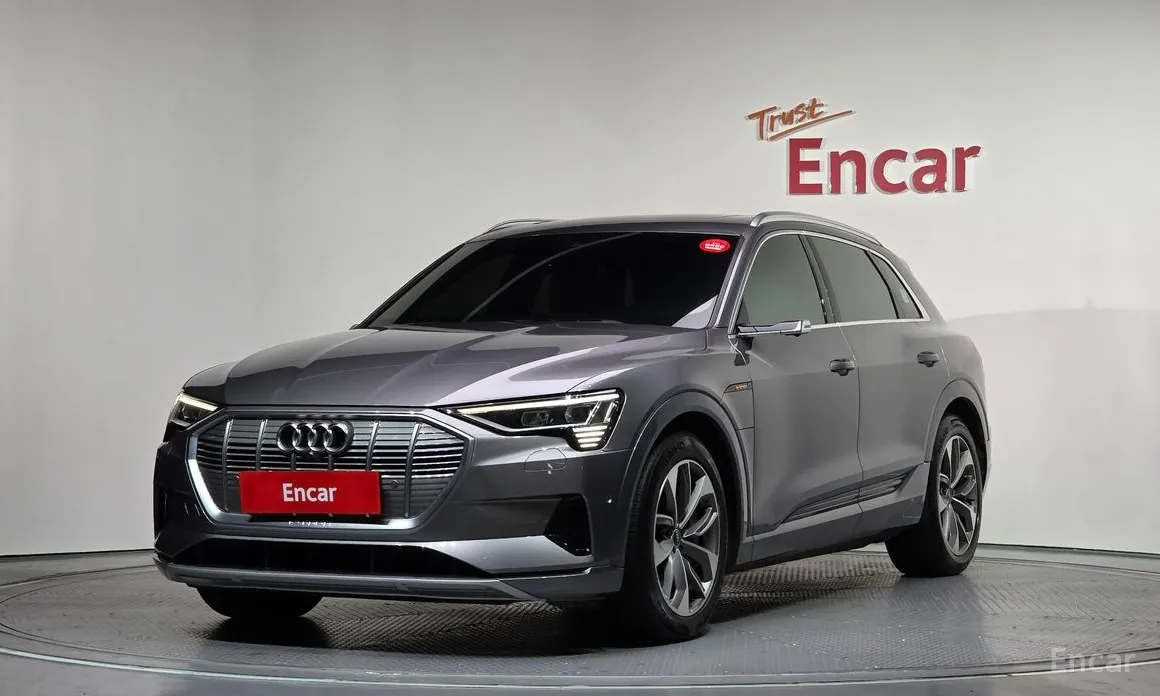 Фото 1 - Audi e-tron