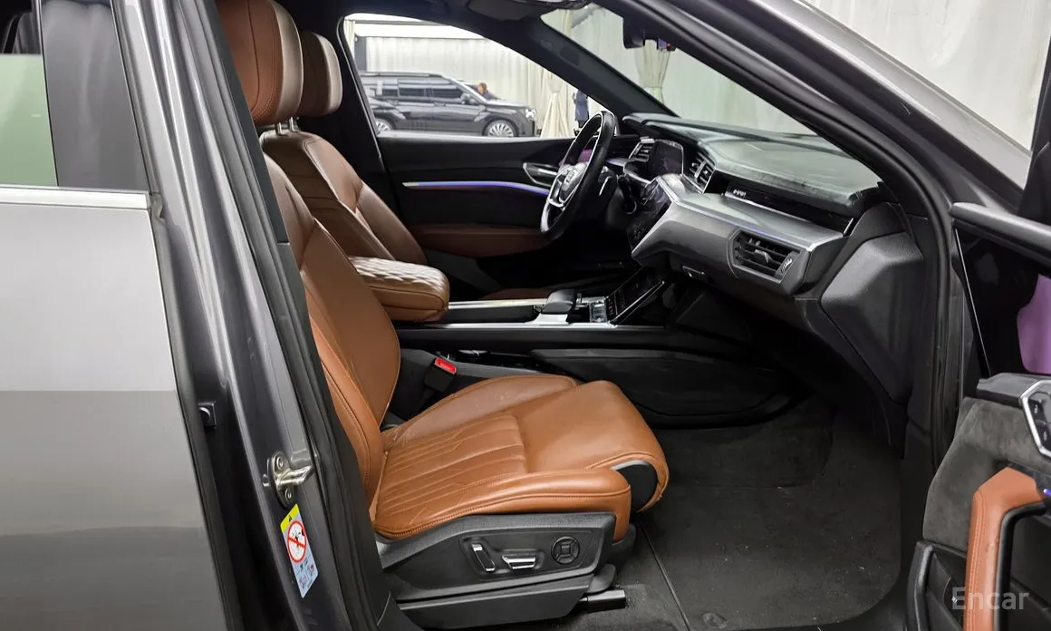 Фото 11 - Audi e-tron