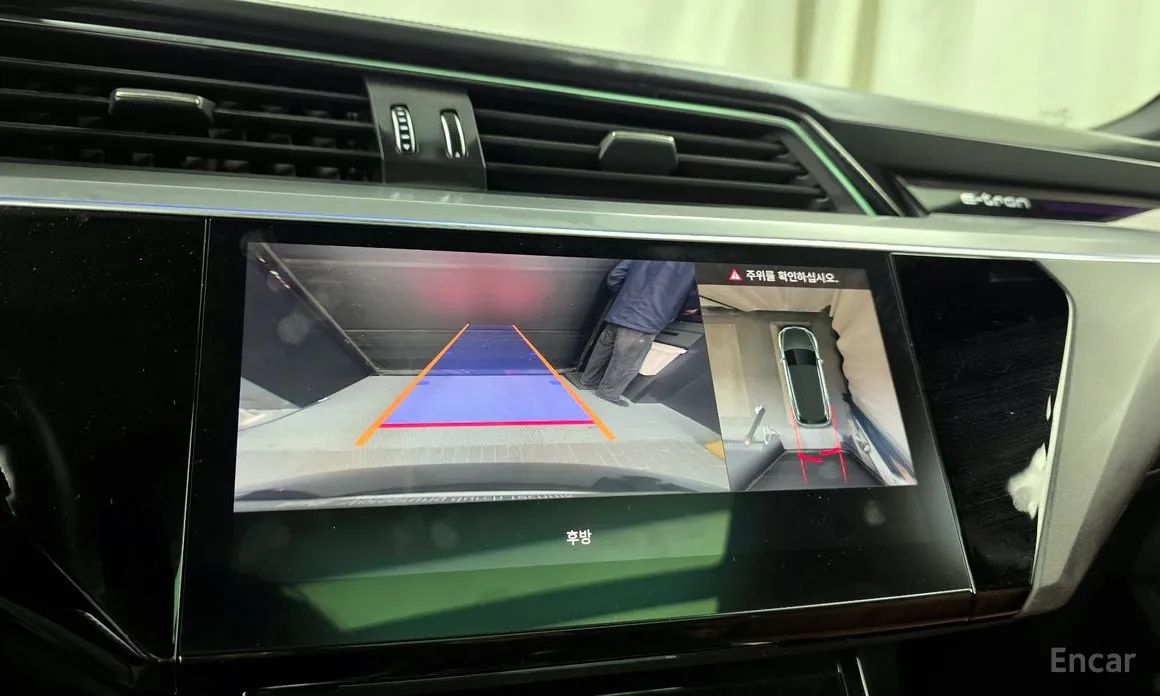 Фото 15 - Audi e-tron