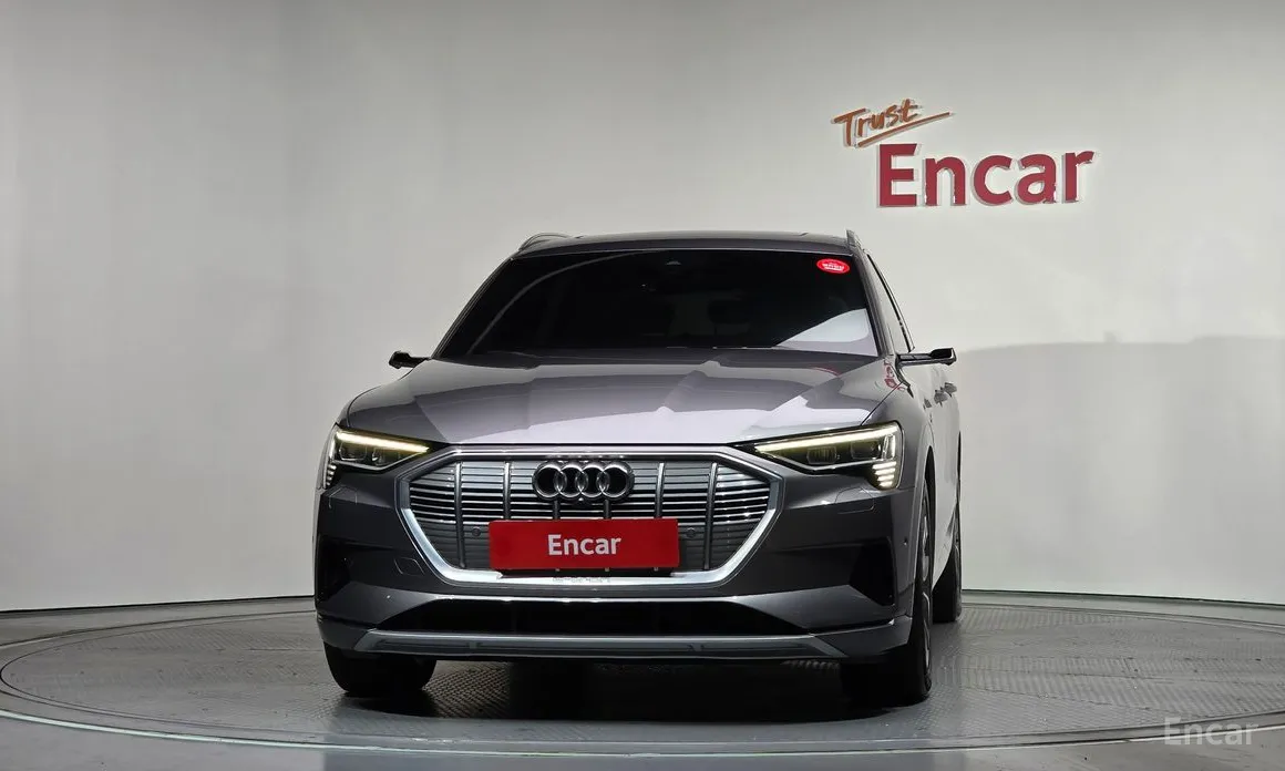 Фото 3 - Audi e-tron