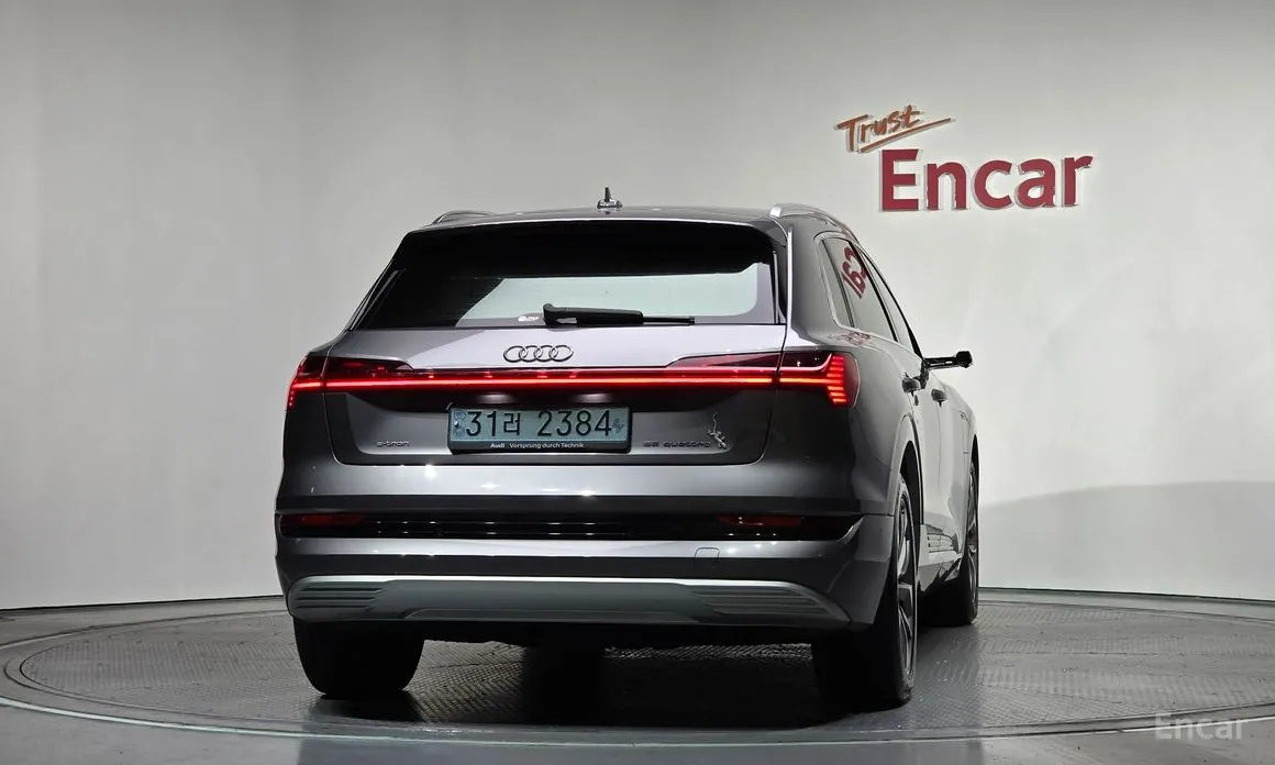 Фото 4 - Audi e-tron