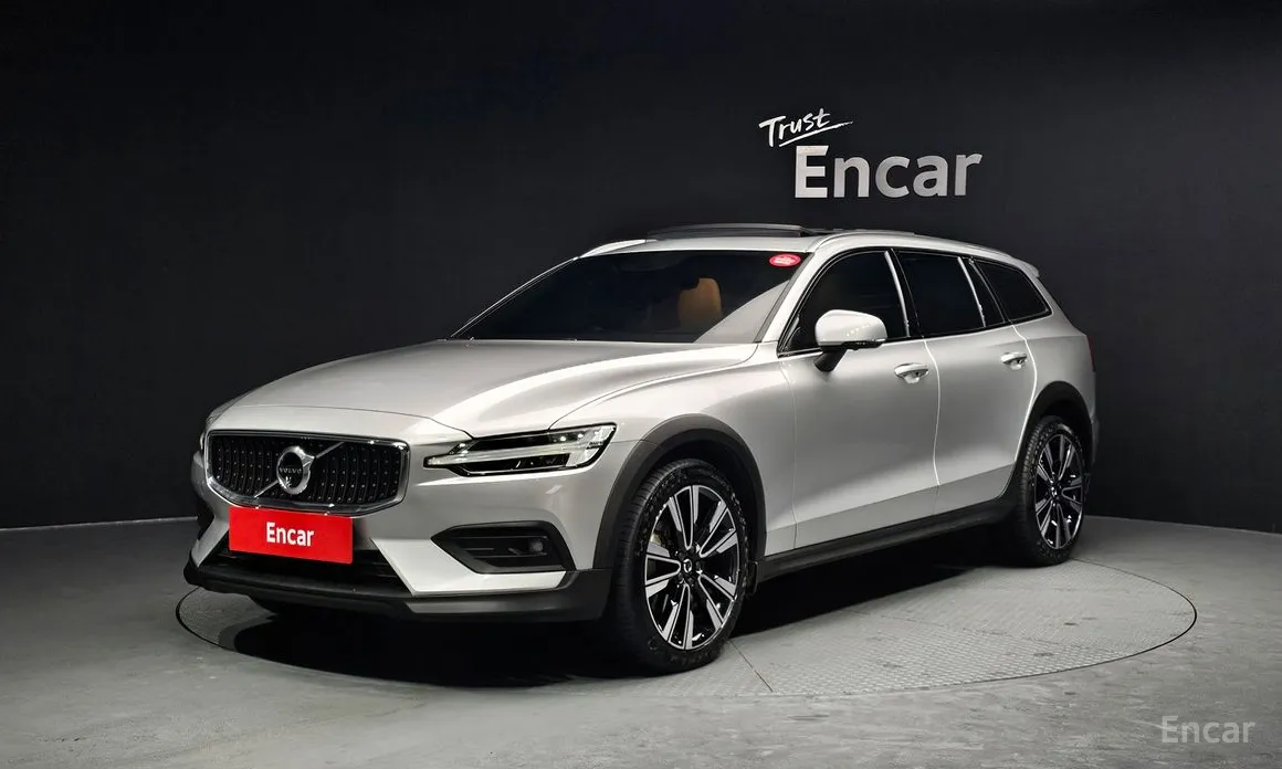 Фото 1 - Volvo V60