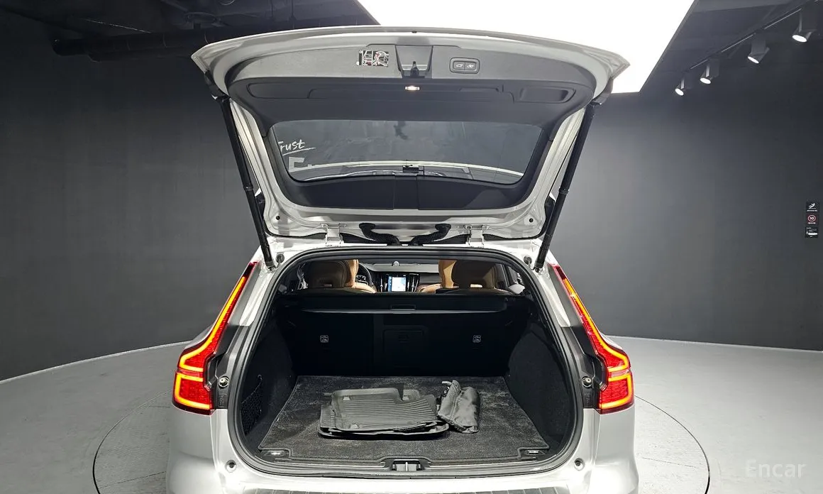 Фото 20 - Volvo V60