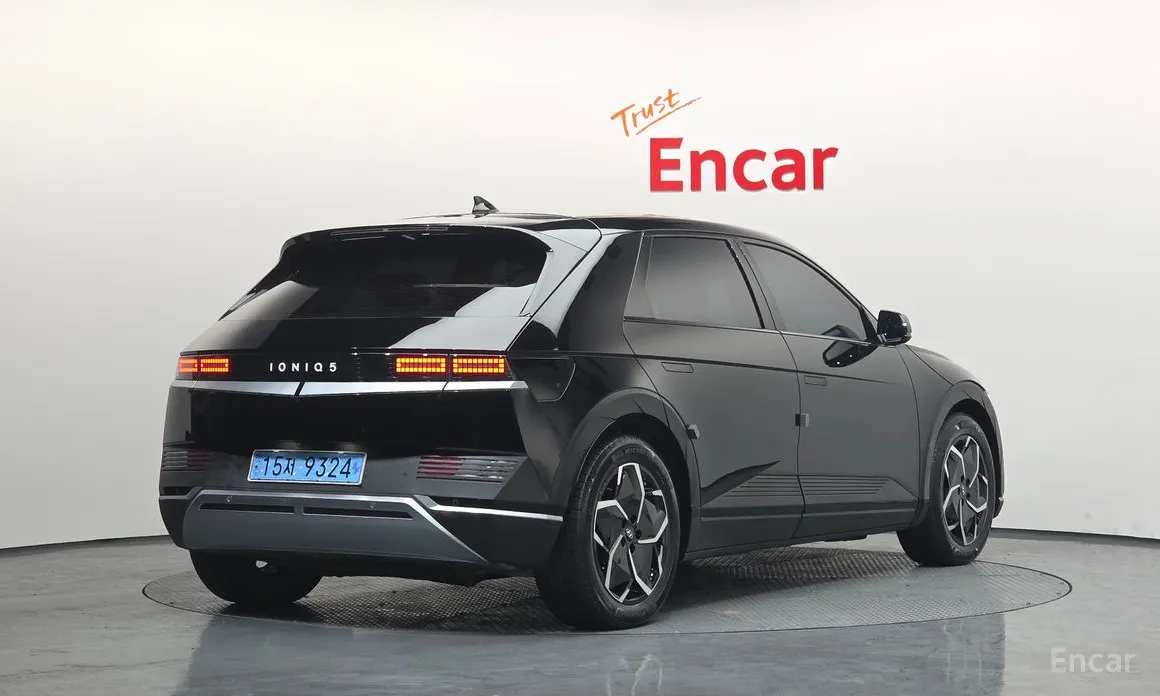 Фото 2 - Hyundai Ioniq 5