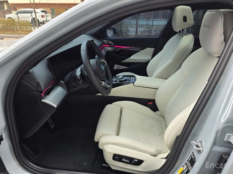 Фото 12 - BMW i5