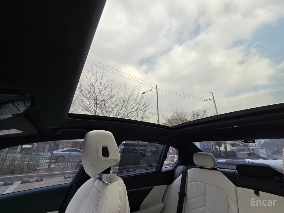 Фото 16 - BMW i5