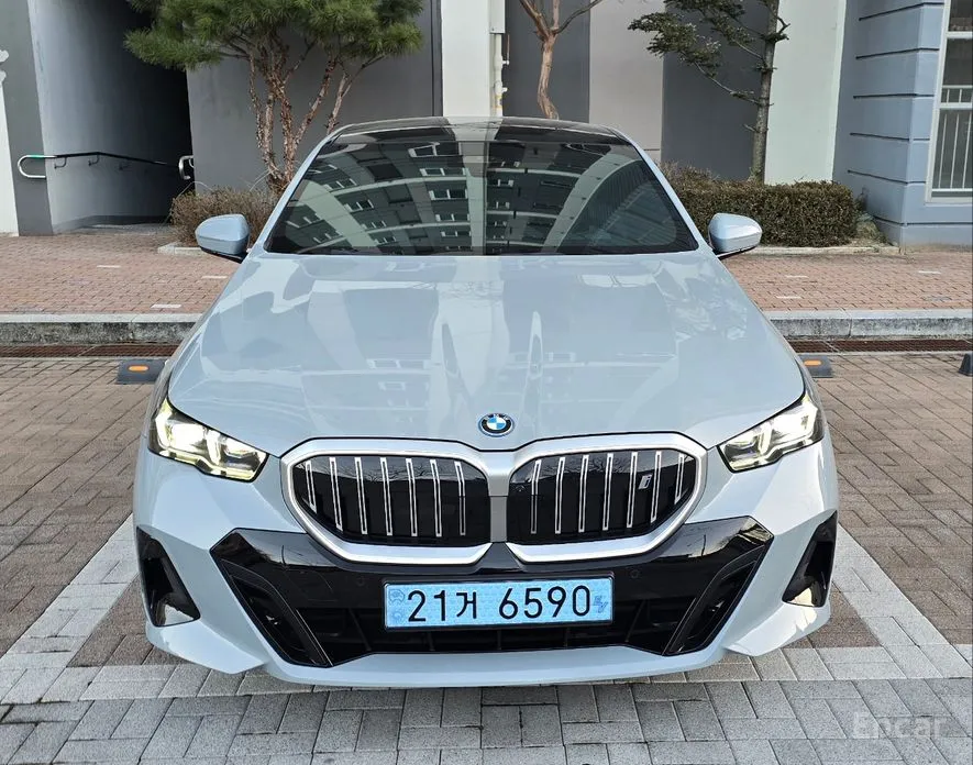 Фото 3 - BMW i5