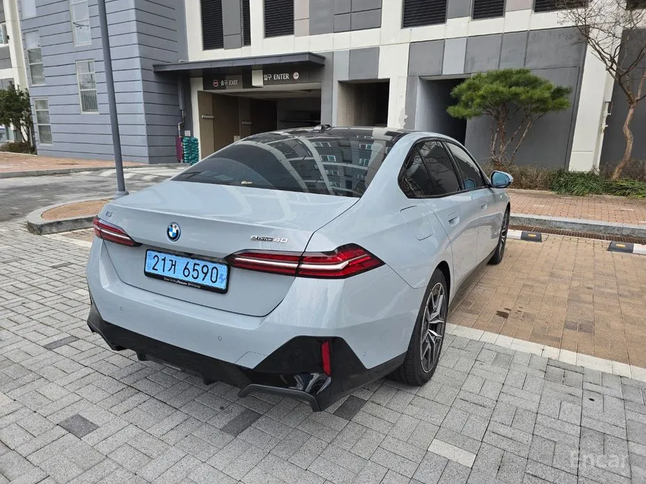 Фото 4 - BMW i5