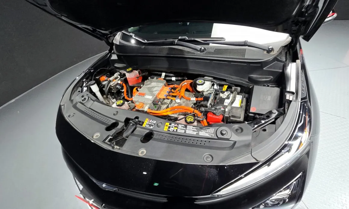 Фото 6 - Chevrolet Bolt EUV