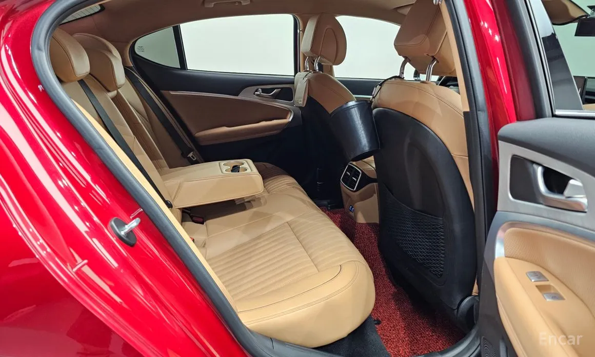 Фото 12 - Genesis G70