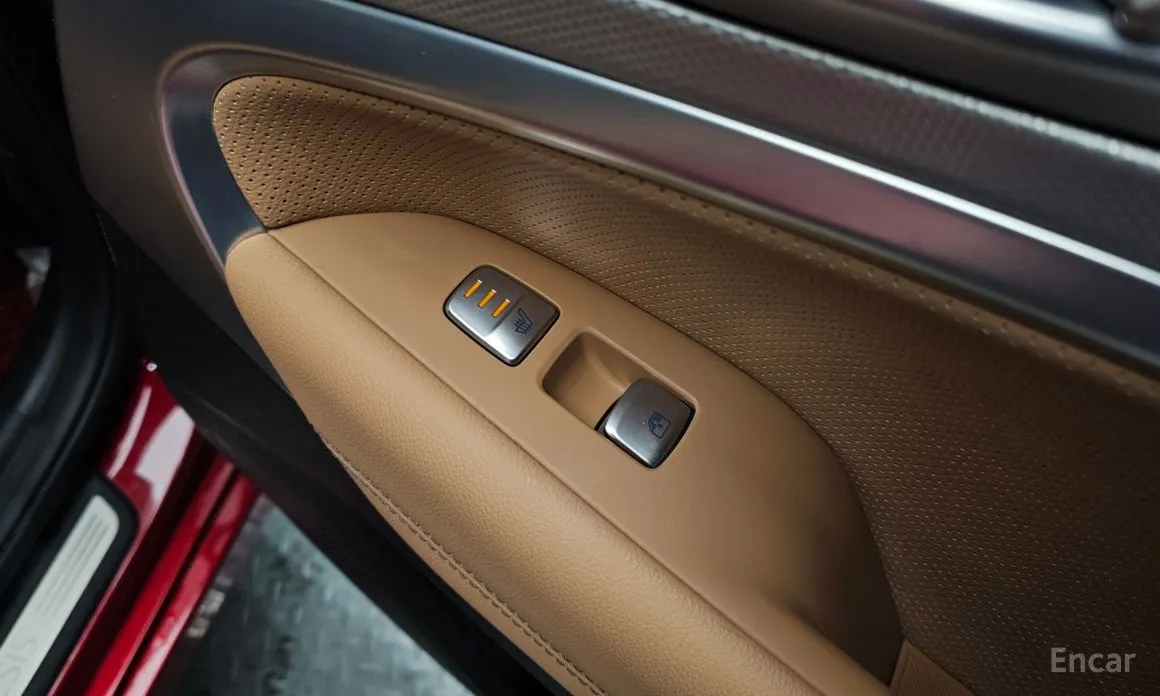 Фото 19 - Genesis G70