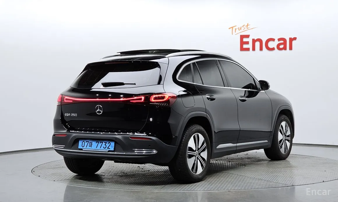 Фото 2 - Mercedes-Benz EQA