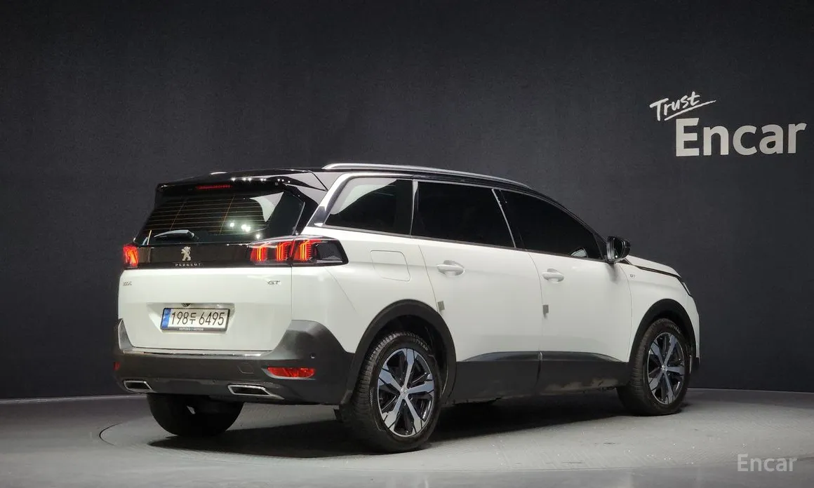 Фото 2 - Peugeot 5008