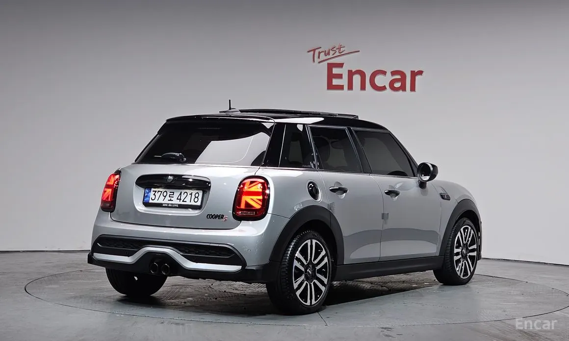 Фото 2 - Mini Cooper