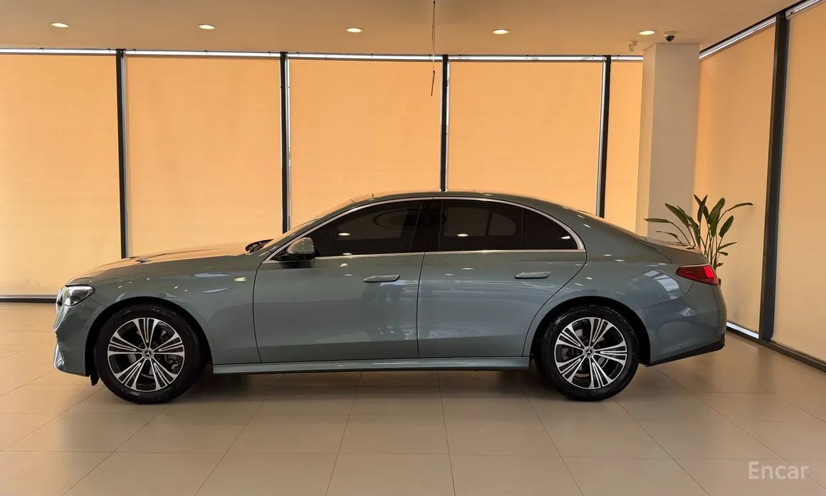 Фото 11 - Mercedes-Benz E-Class