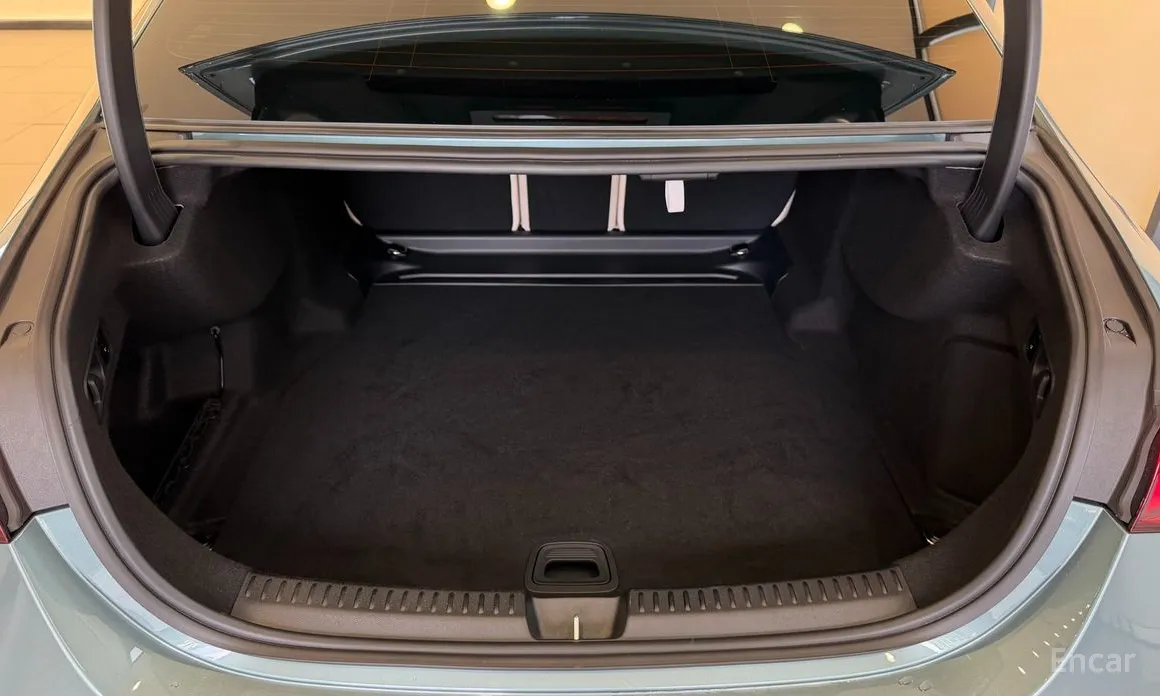 Фото 16 - Mercedes-Benz E-Class