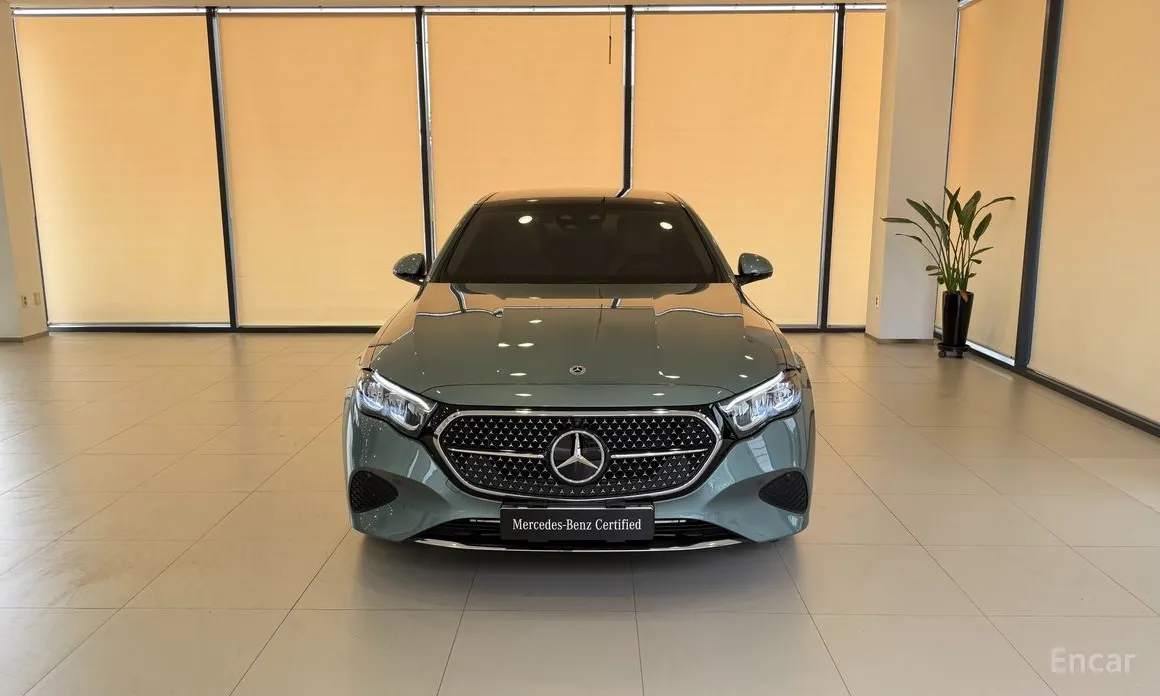 Фото 3 - Mercedes-Benz E-Class