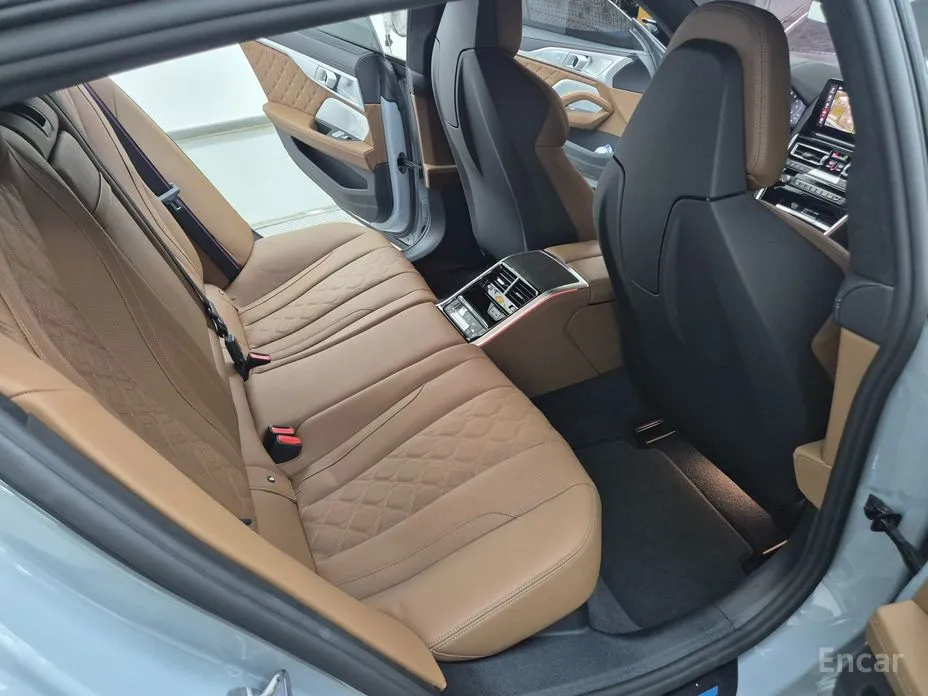 Фото 14 - BMW M8