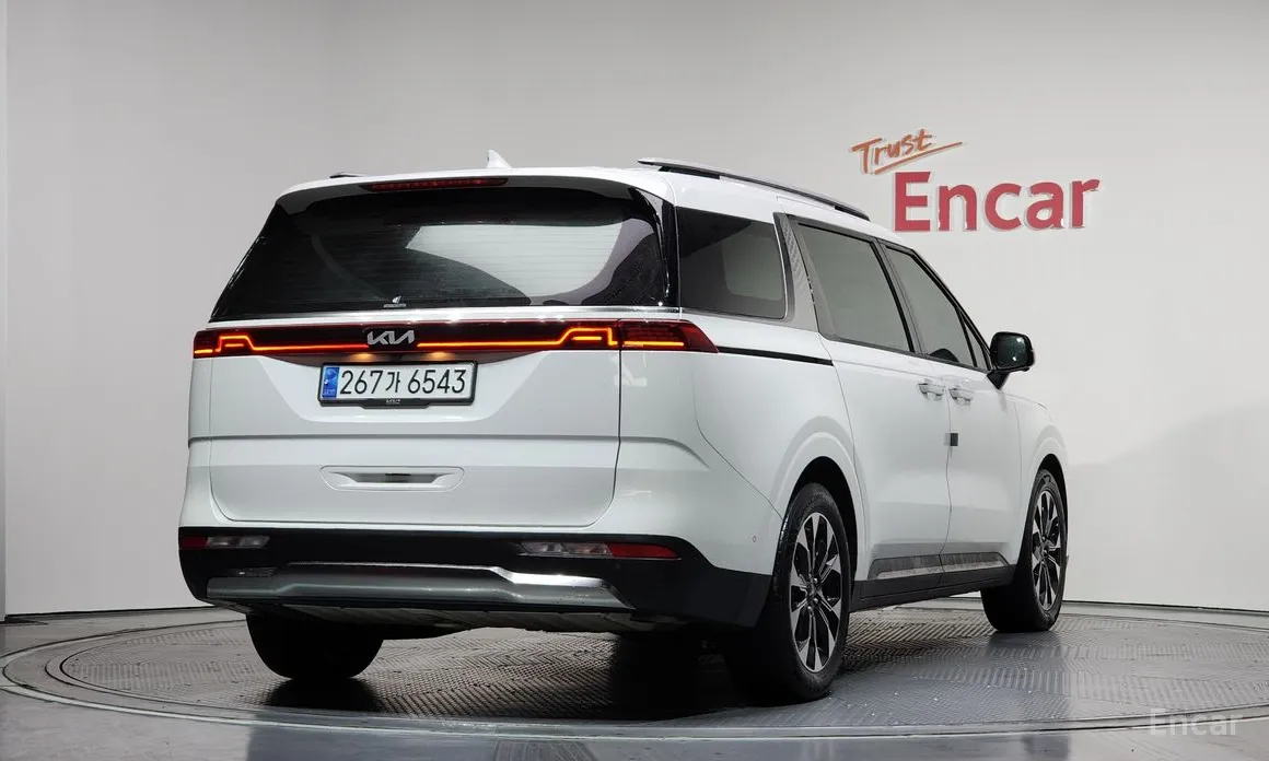 Фото 2 - Kia Carnival