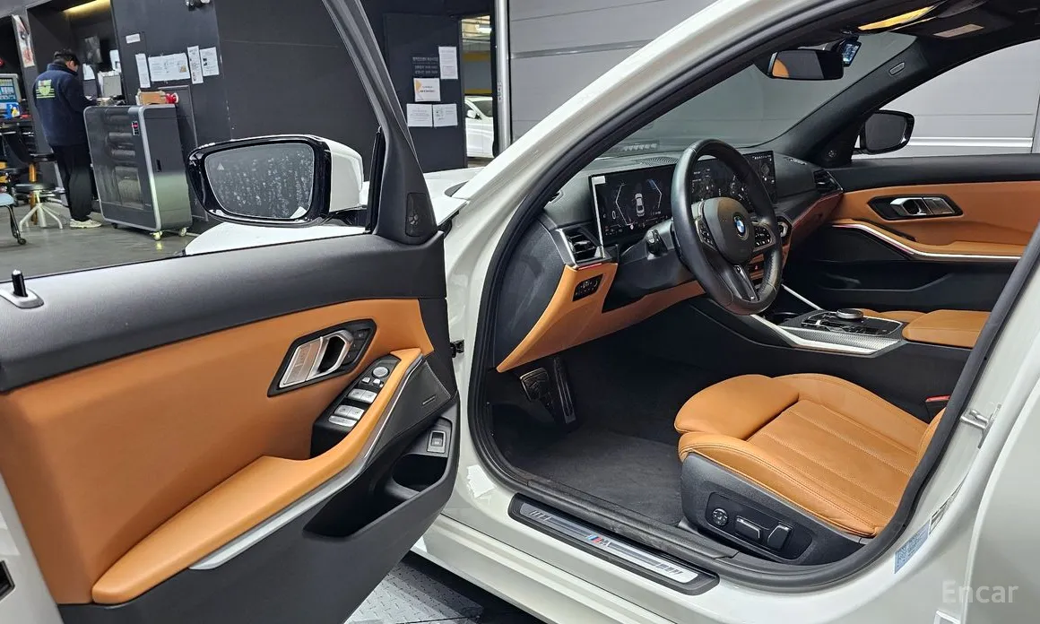 Photo 11 - BMW 3 Series