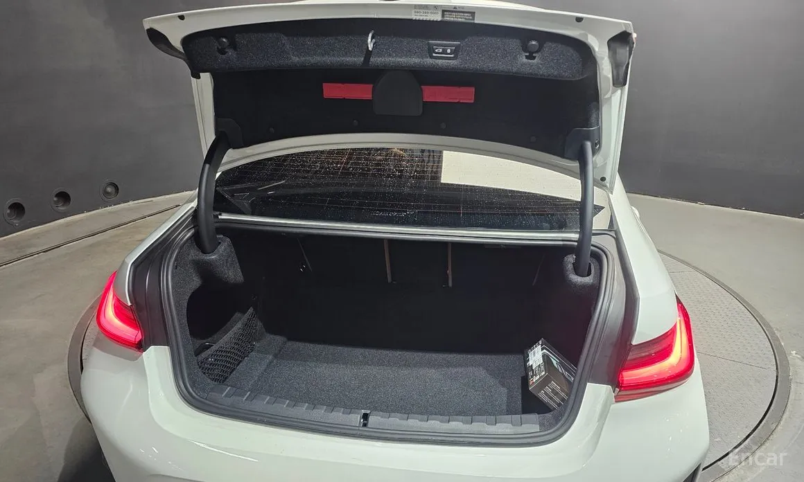 Photo 20 - BMW 3 Series