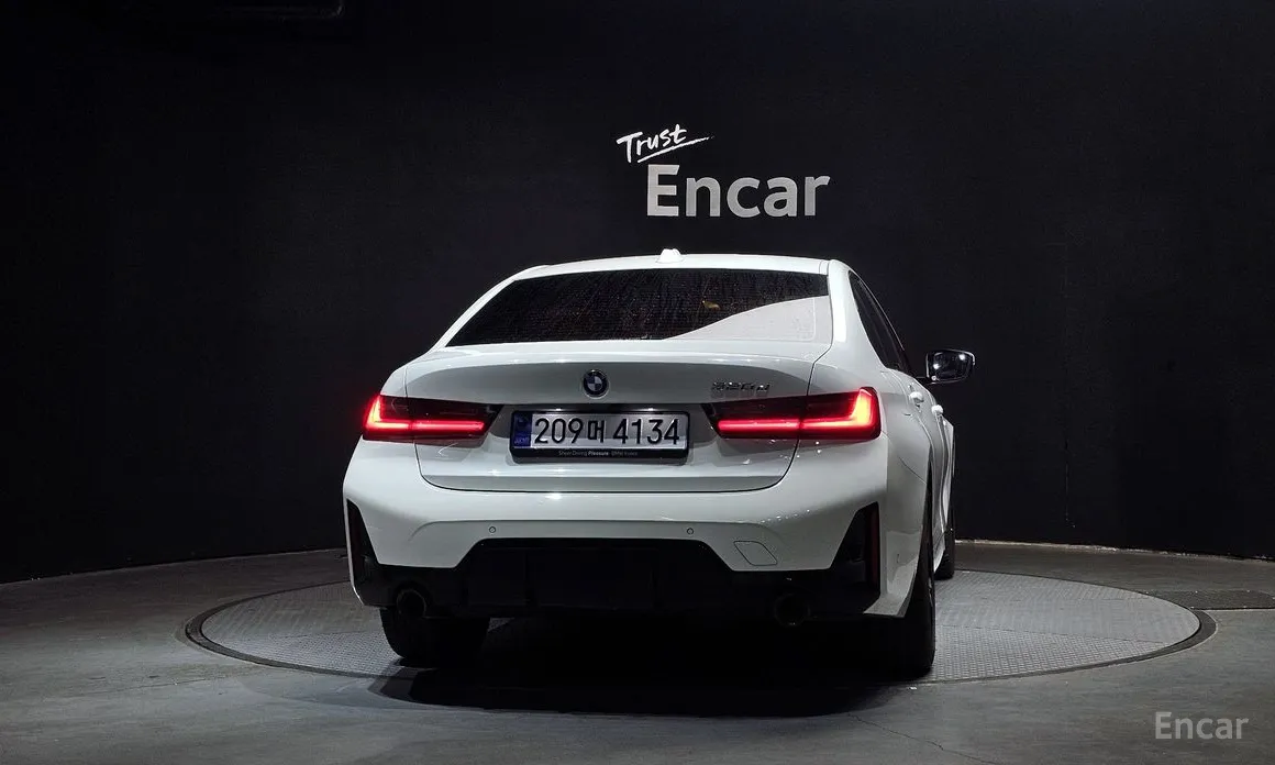 Photo 4 - BMW 3 Series