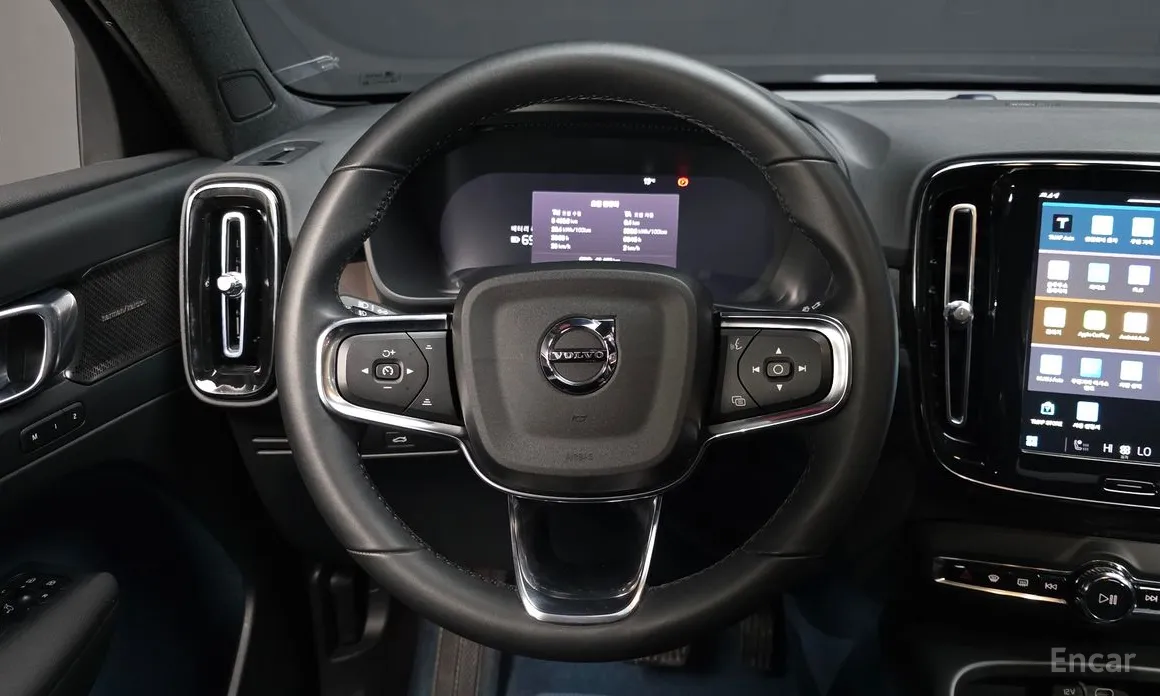 Фото 13 - Volvo C40