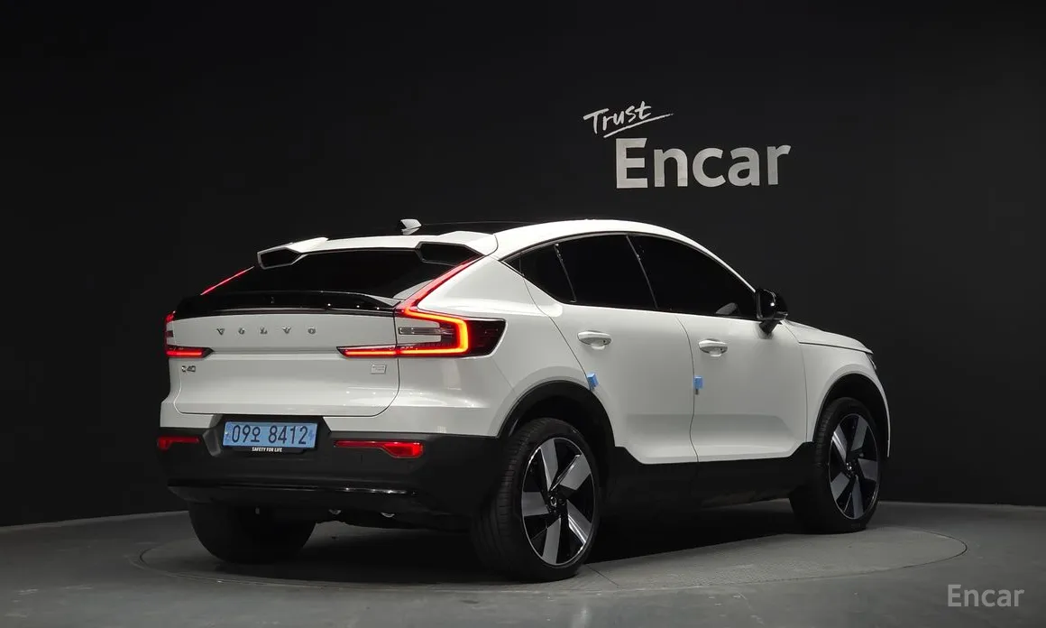 Фото 2 - Volvo C40