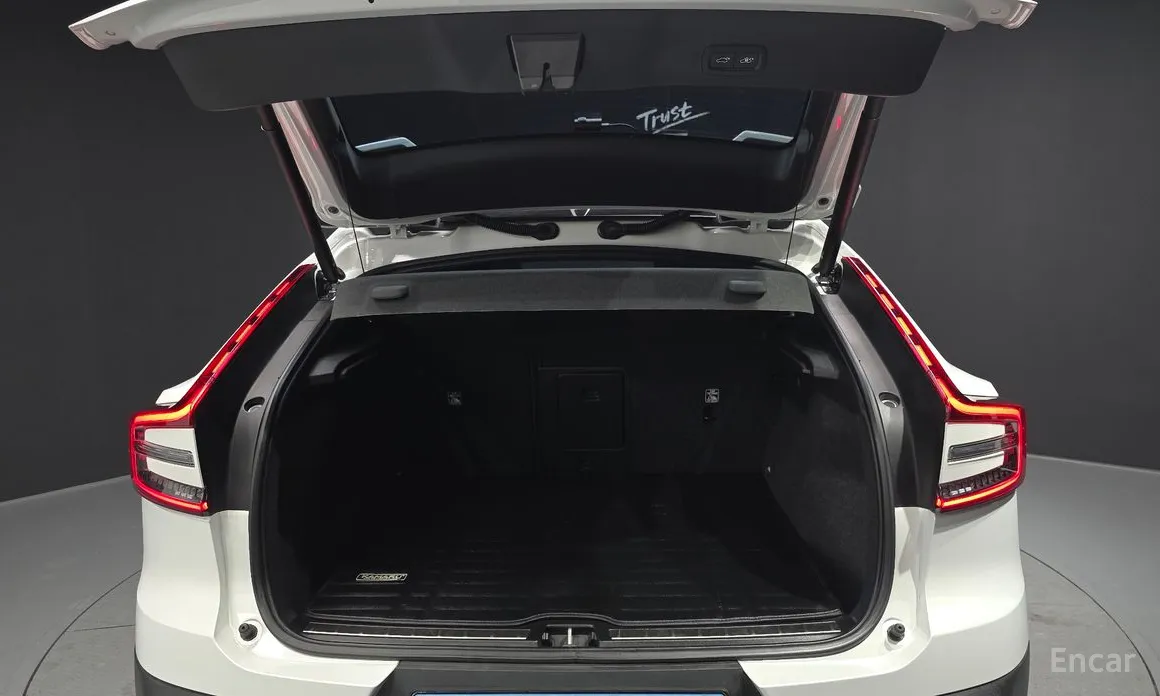 Фото 20 - Volvo C40