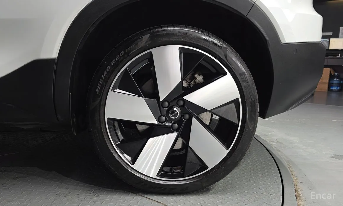 Фото 5 - Volvo C40