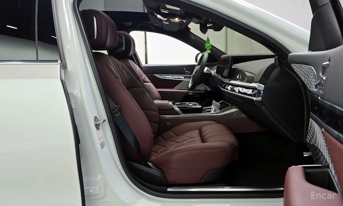 Фото 10 - BMW i7